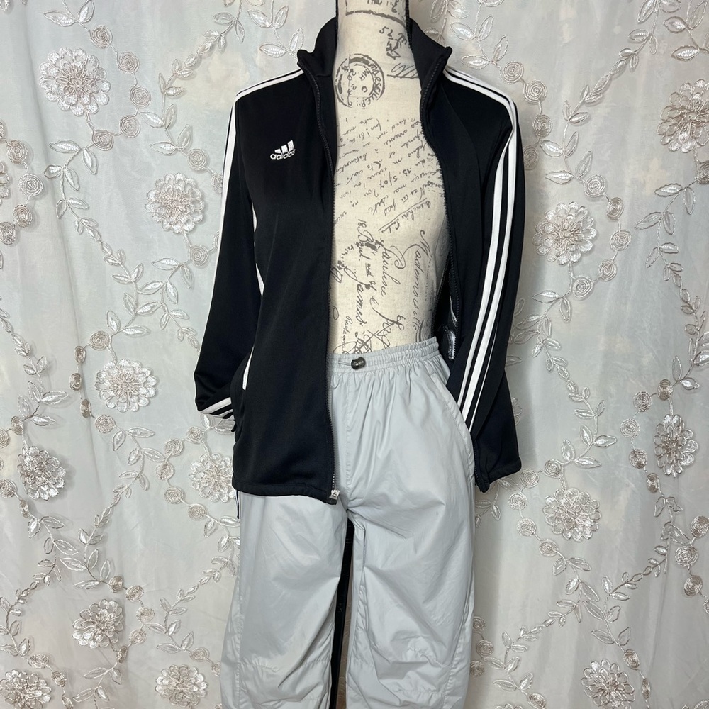 SZ S Nike black and white full zipper jacket. - Picture 3 of 10